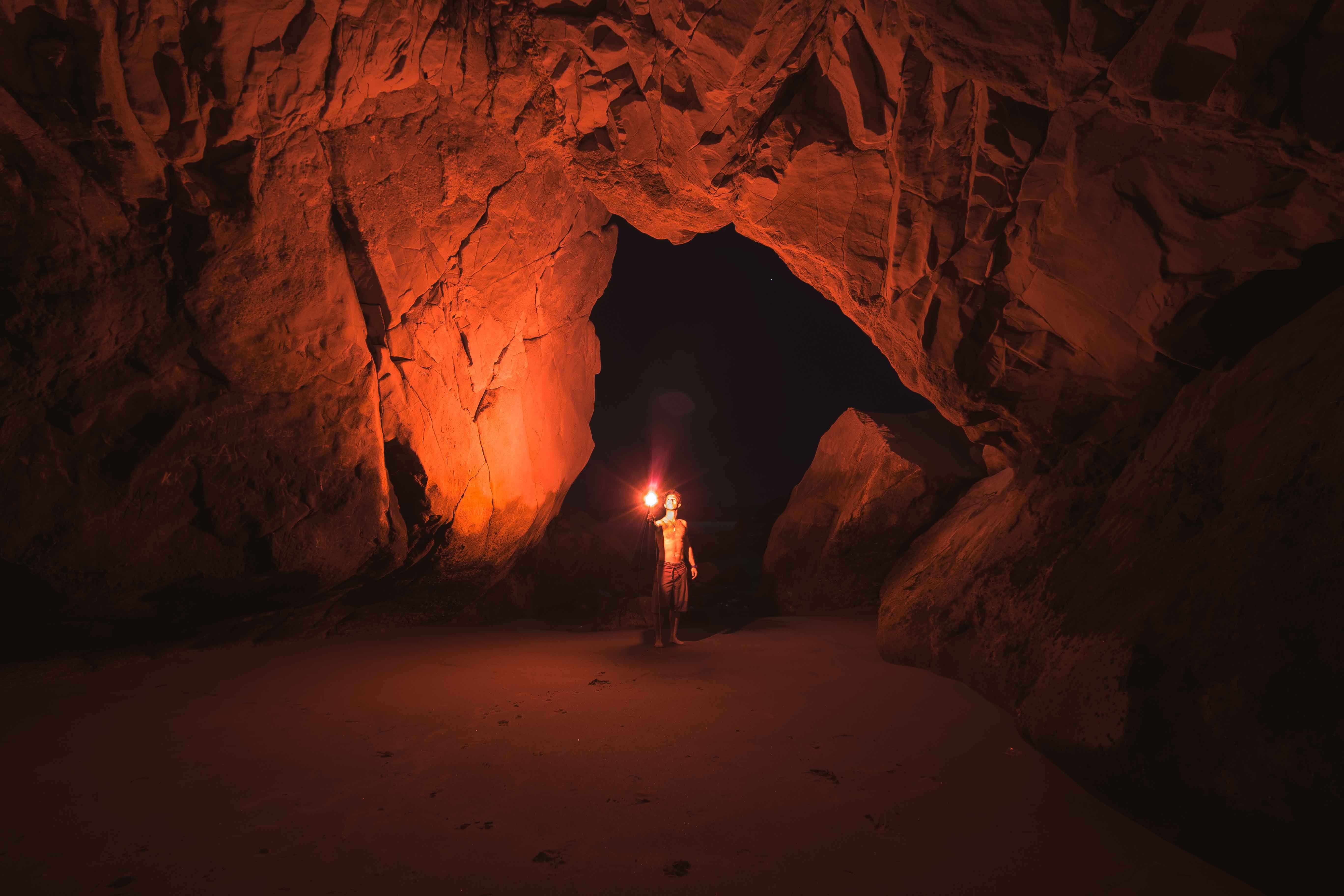 Feuer in der Höhle