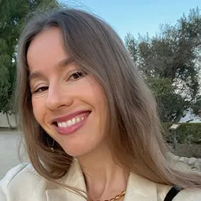 Portrait of Mariana, Mypalmleaf team member