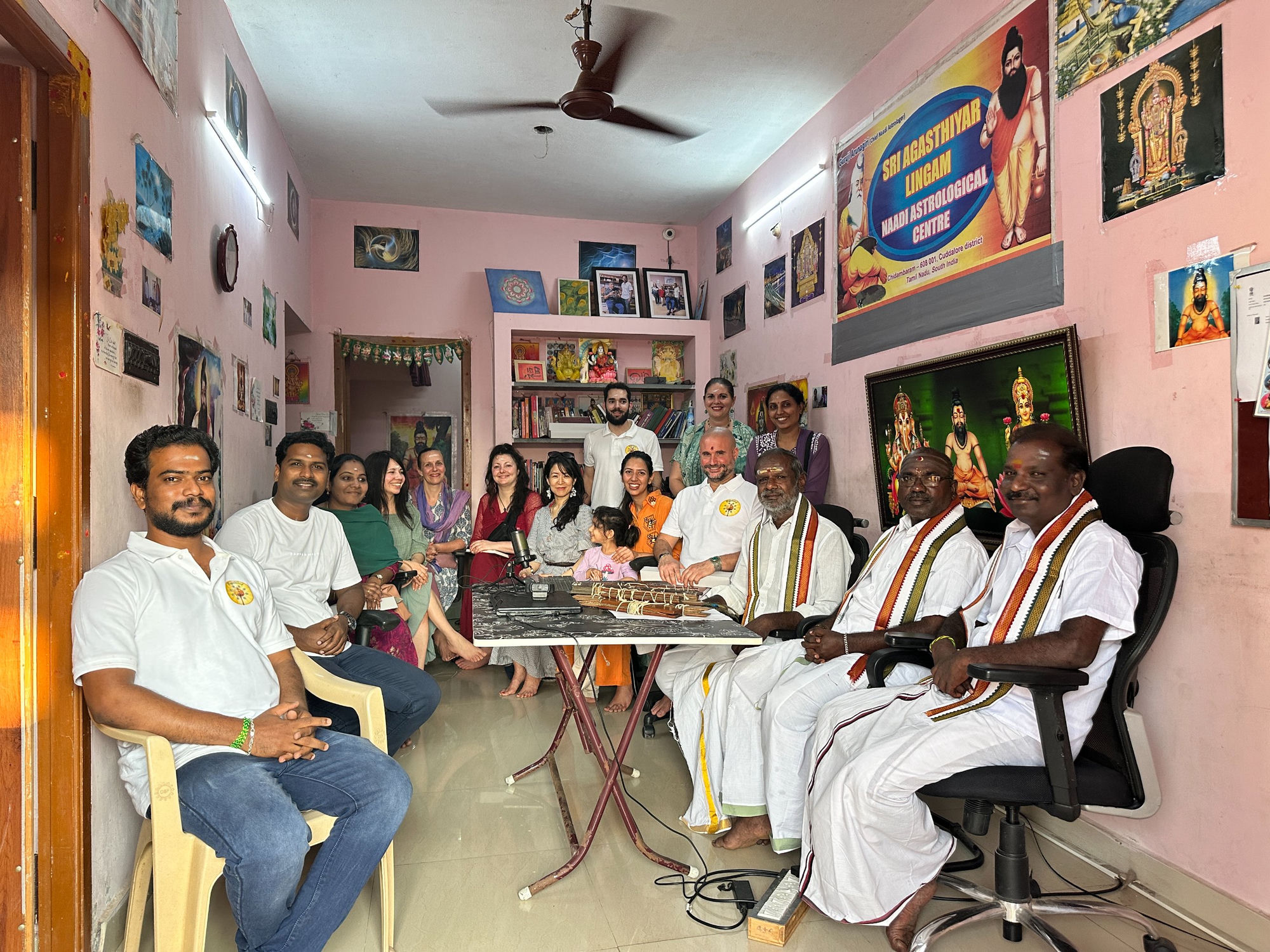 Traditional readers interpreting palm leaf manuscripts in the Naadi Shastra tradition